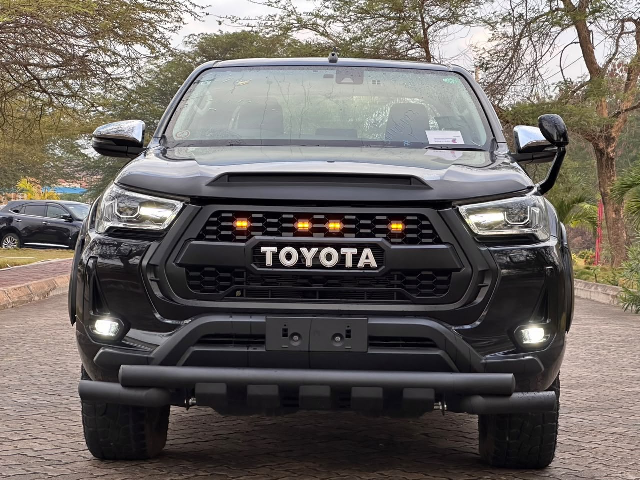 TOYOTA HILUX DOUBLE CABIN